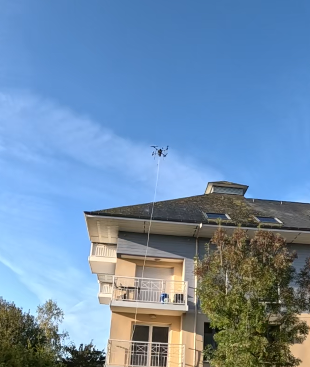 Nettoyage par drone de la toiture en ardoise de la Résidence Le Cottage à Port-en-Bessin-Huppain