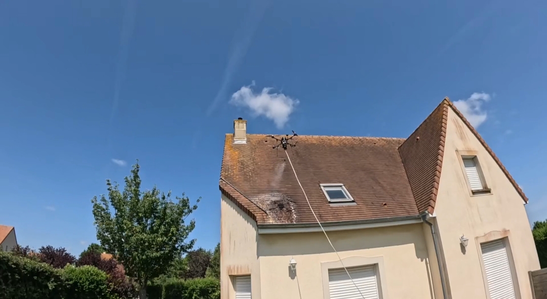 Traitement d’une toiture en tuile par drone à Anisy dans le Calvados