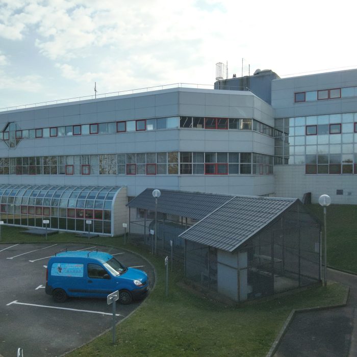 Nettoyage de bardage et vitrerie à la perche sur l’IUT du campus de Cherbourg